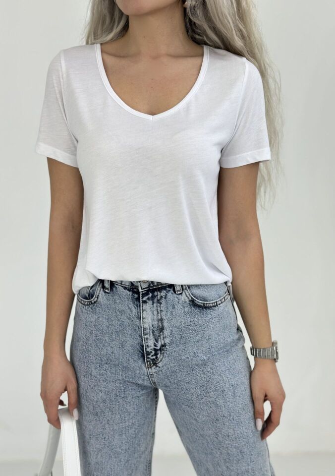Beyaz V Yaka Dökümlü Penye Tshirt