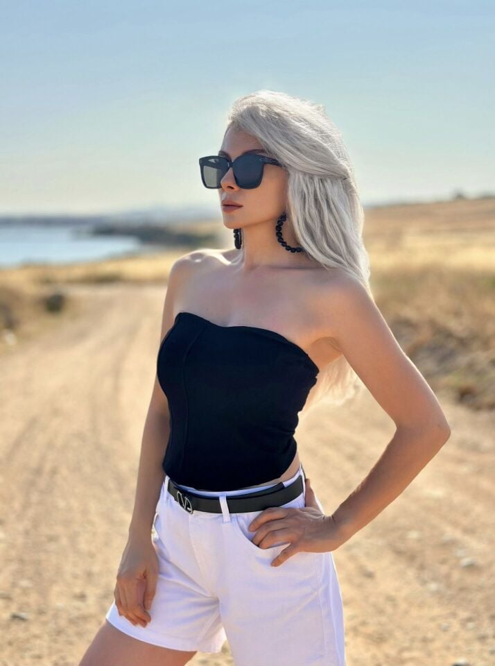 Siyah Öpücük Yaka Straplez Body