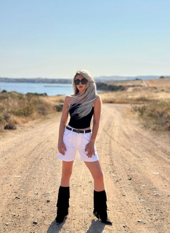 Siyah Öpücük Yaka Straplez Body