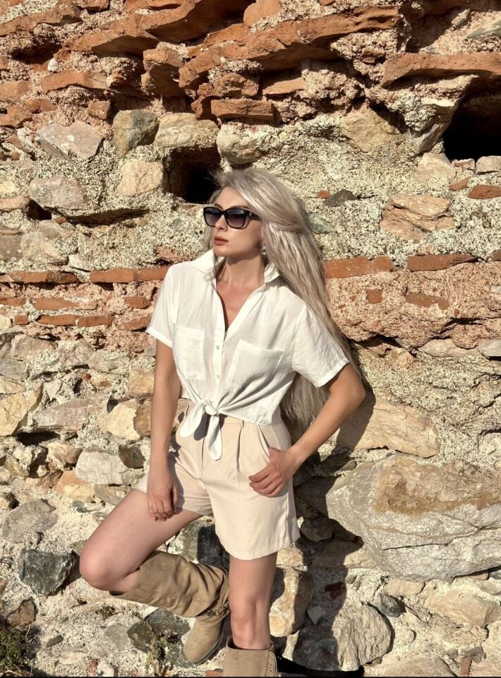 Beyaz Kısa Kollu Bağlamalı Gömlek