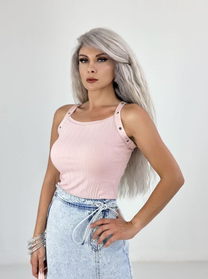 Pudra Pembe Boyundan Biyeli Atlet