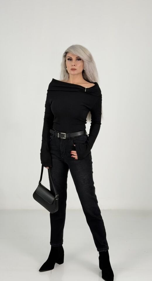 Siyah Tokalı Madonna Yakalı Fitilli Bluz