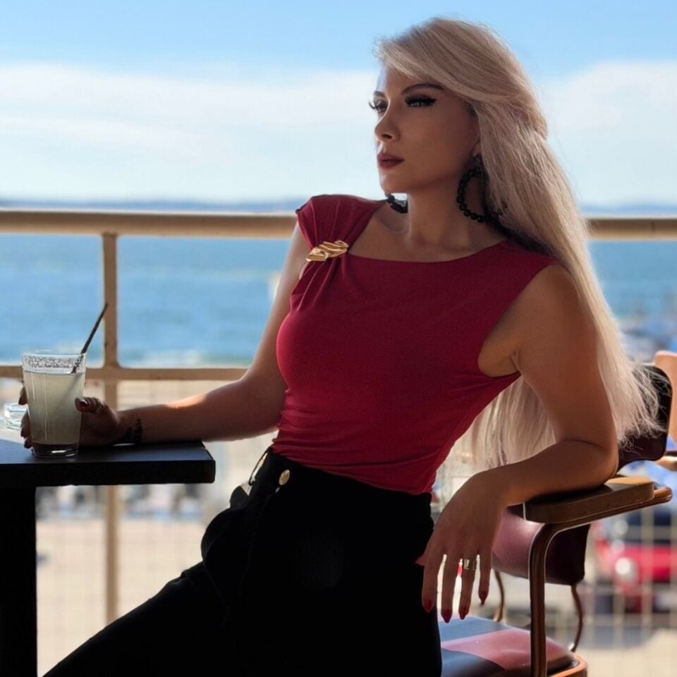 Kırmızı Tokalı Tek Omuz Likralı Jarse Kumaş Bluz
