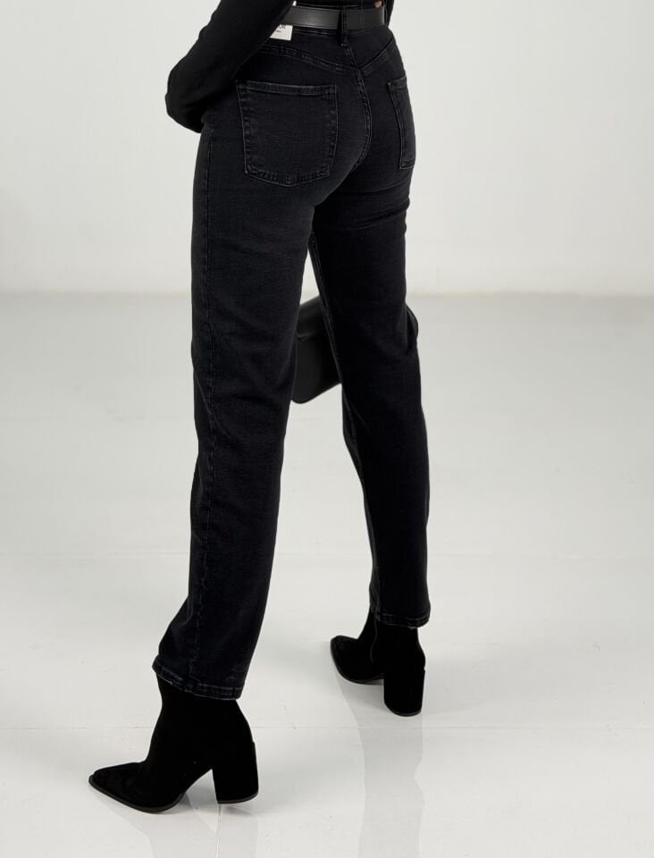Siyah Mom Fit Yüksek Bel Kemerli Jean
