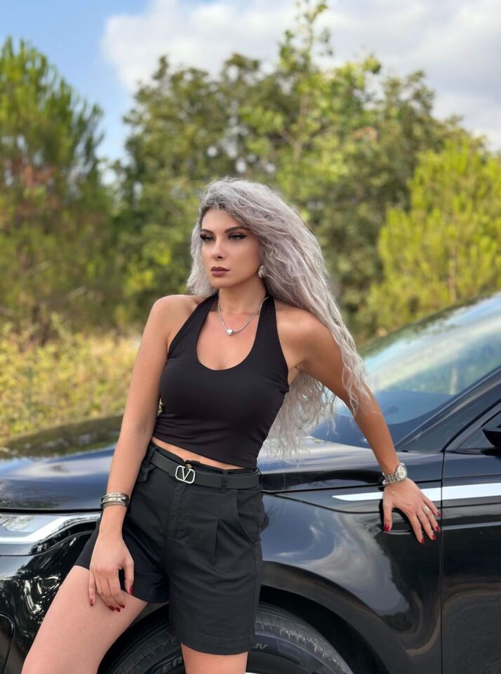 Siyah Kemerli Şehir Boy Şort