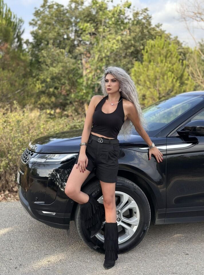 Siyah Kemerli Şehir Boy Şort