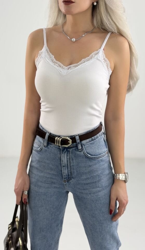 Beyaz Dantel Detay Askılı Bluz