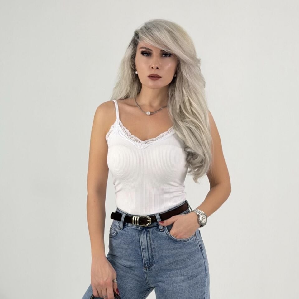 Beyaz Dantel Detay Askılı Bluz