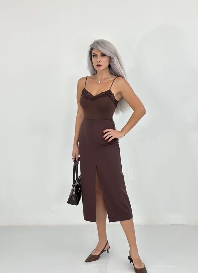 Kahve Ön Yırtmaç Detay Midi Boy Etek