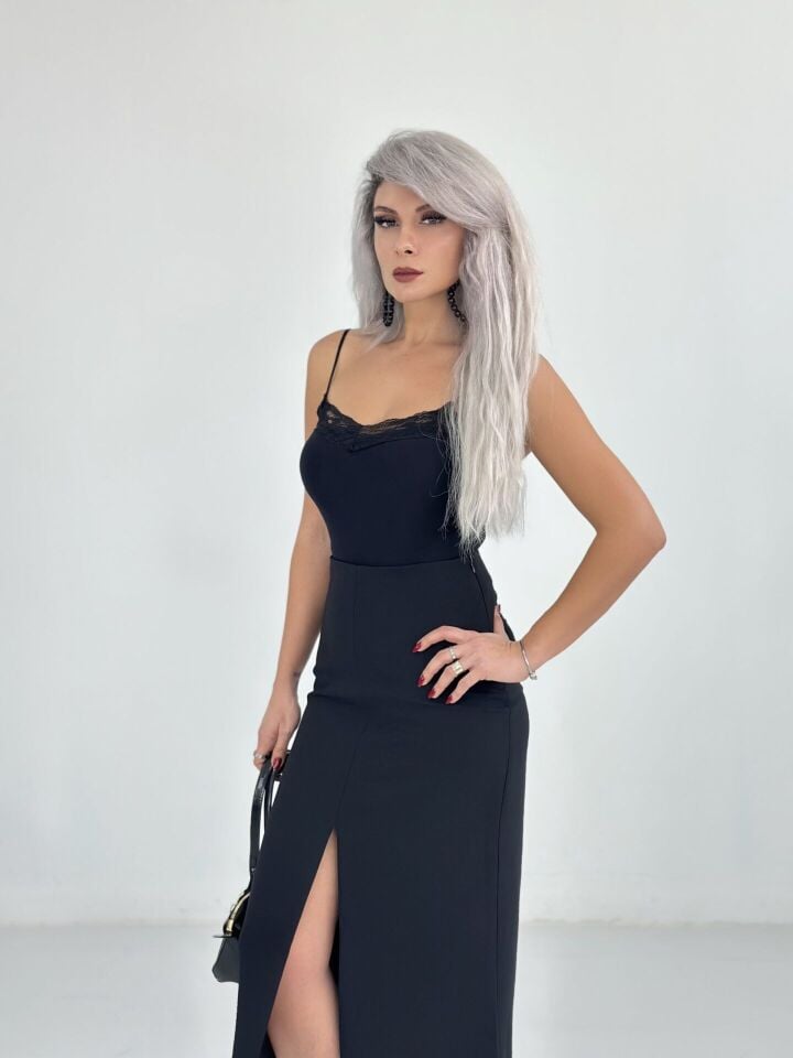 Siyah Dantel Yaka İp Askılı Bodysuit