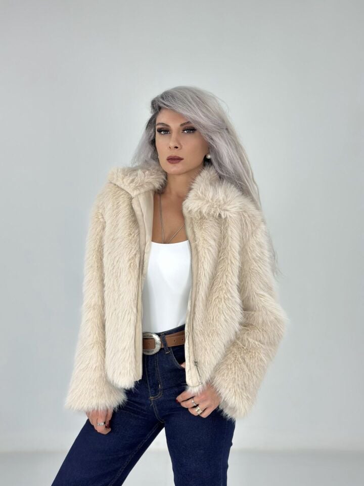 Bej Fermuarlı Kısa Kürk Ceket