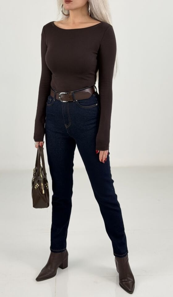 Kahverengi Kayık Yaka Likralı Body Bluz