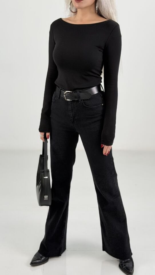 Siyah Kayık Yaka Likralı Body Bluz