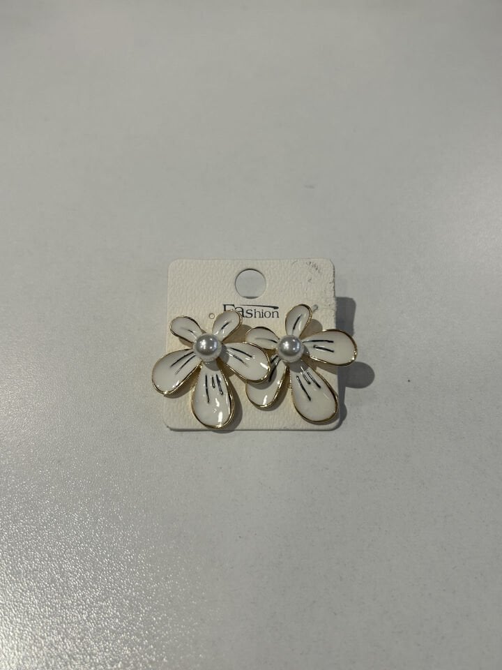 Beyaz Çiçek İnci Detay Küpe