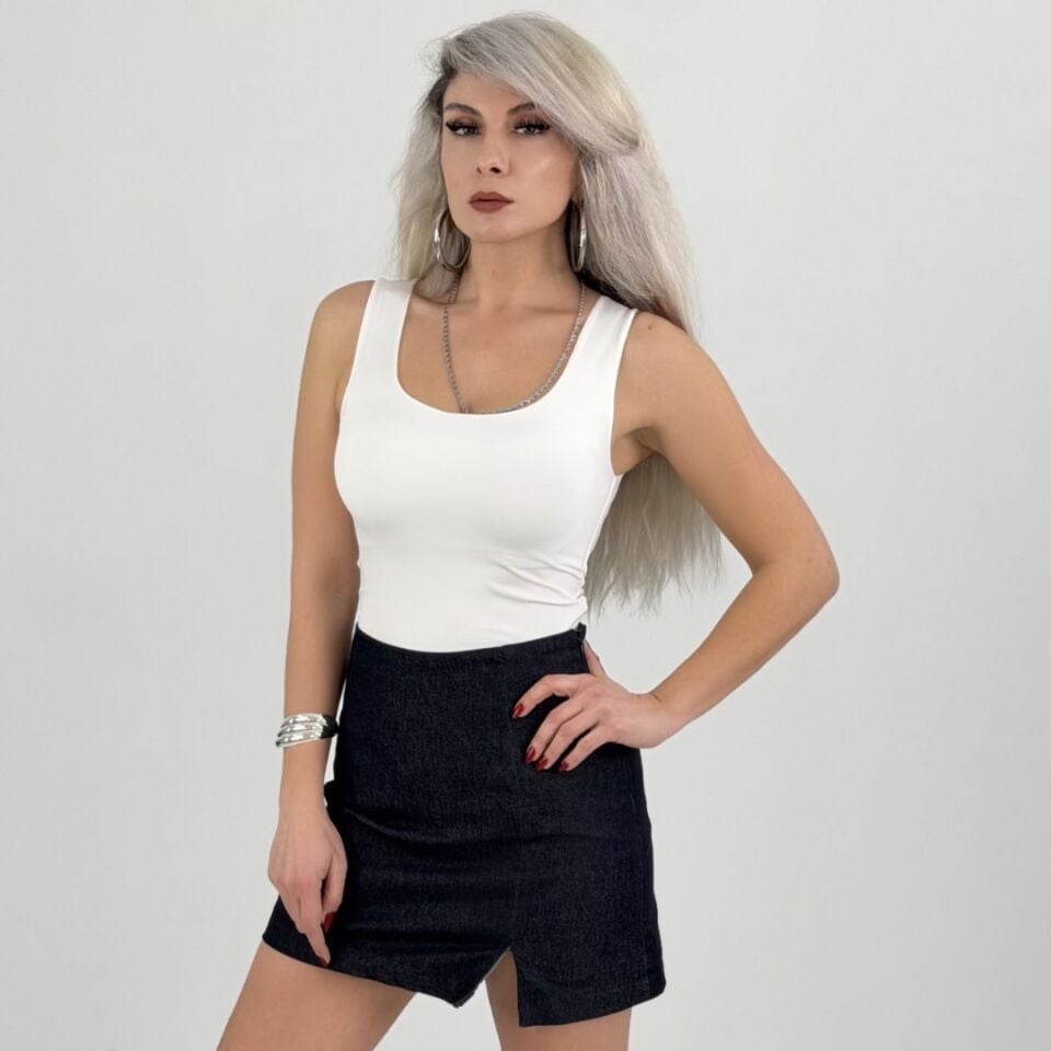 Beyaz Kare Yaka Kolsuz Atlet Bluz