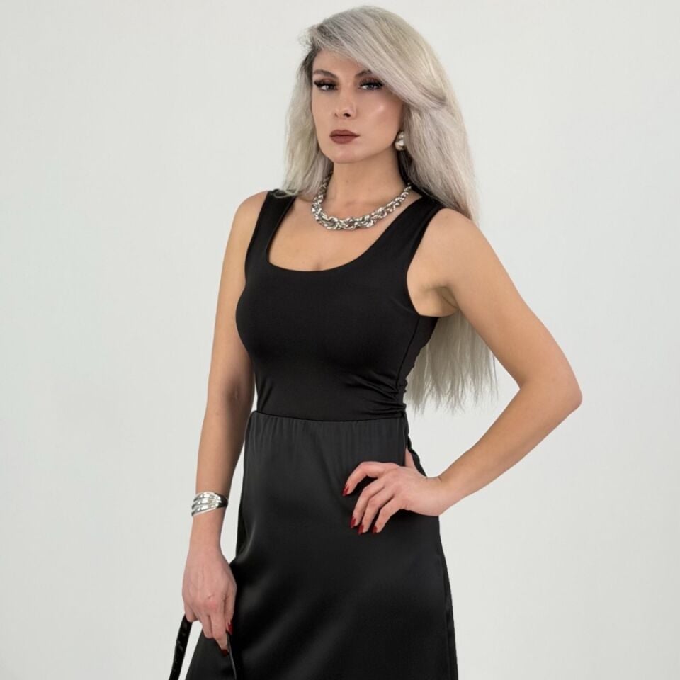 Siyah Kare Yaka Kolsuz Atlet Bluz