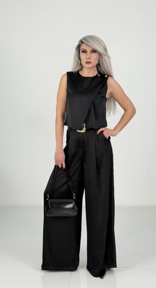 Gold Detaylı Siyah Takım – Asimetrik Bluz ve Bol Paça Pantolon