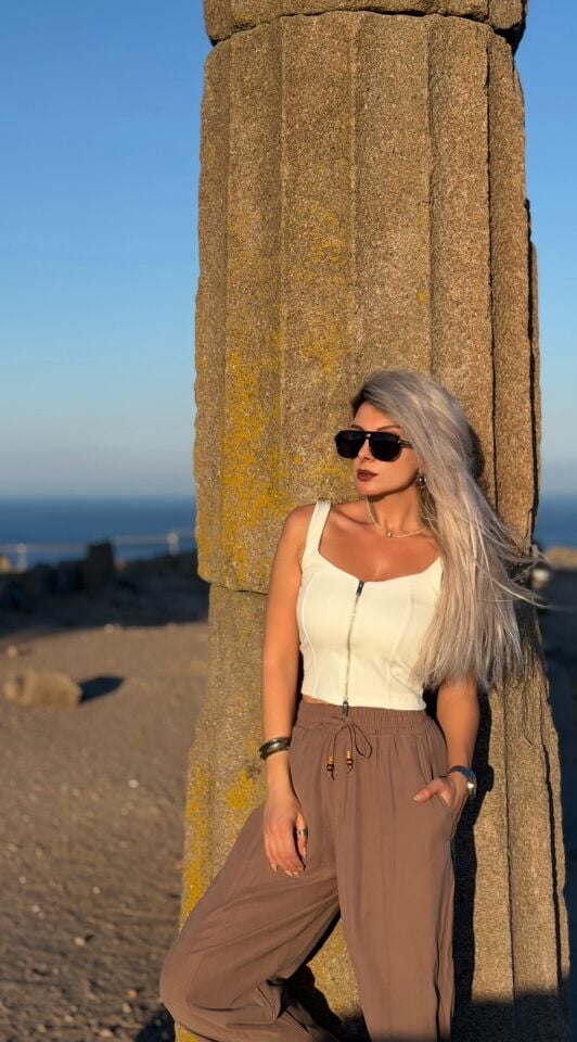 Beyaz Önü Fermuarlı Crop Büstiyer