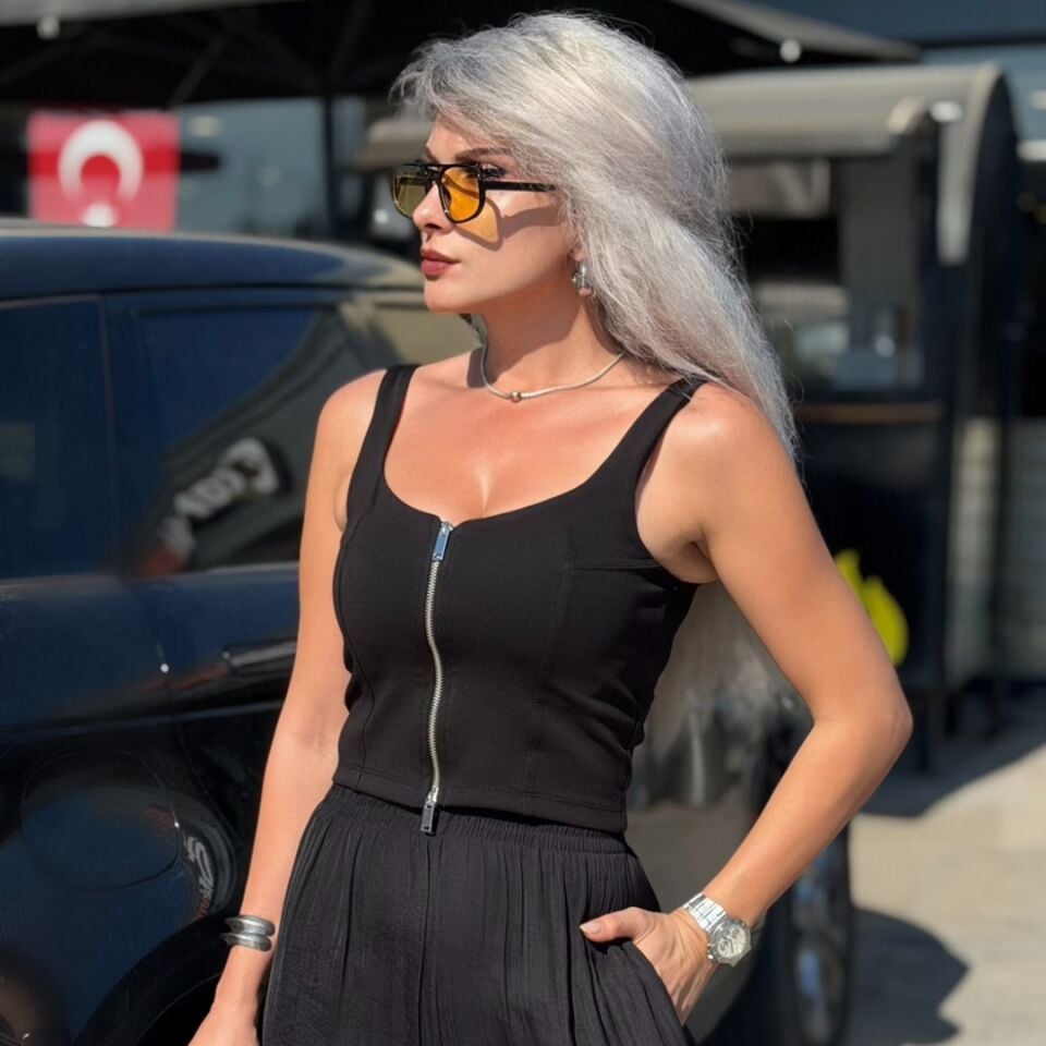 Siyah Önü Fermuarlı Crop Büstiyer