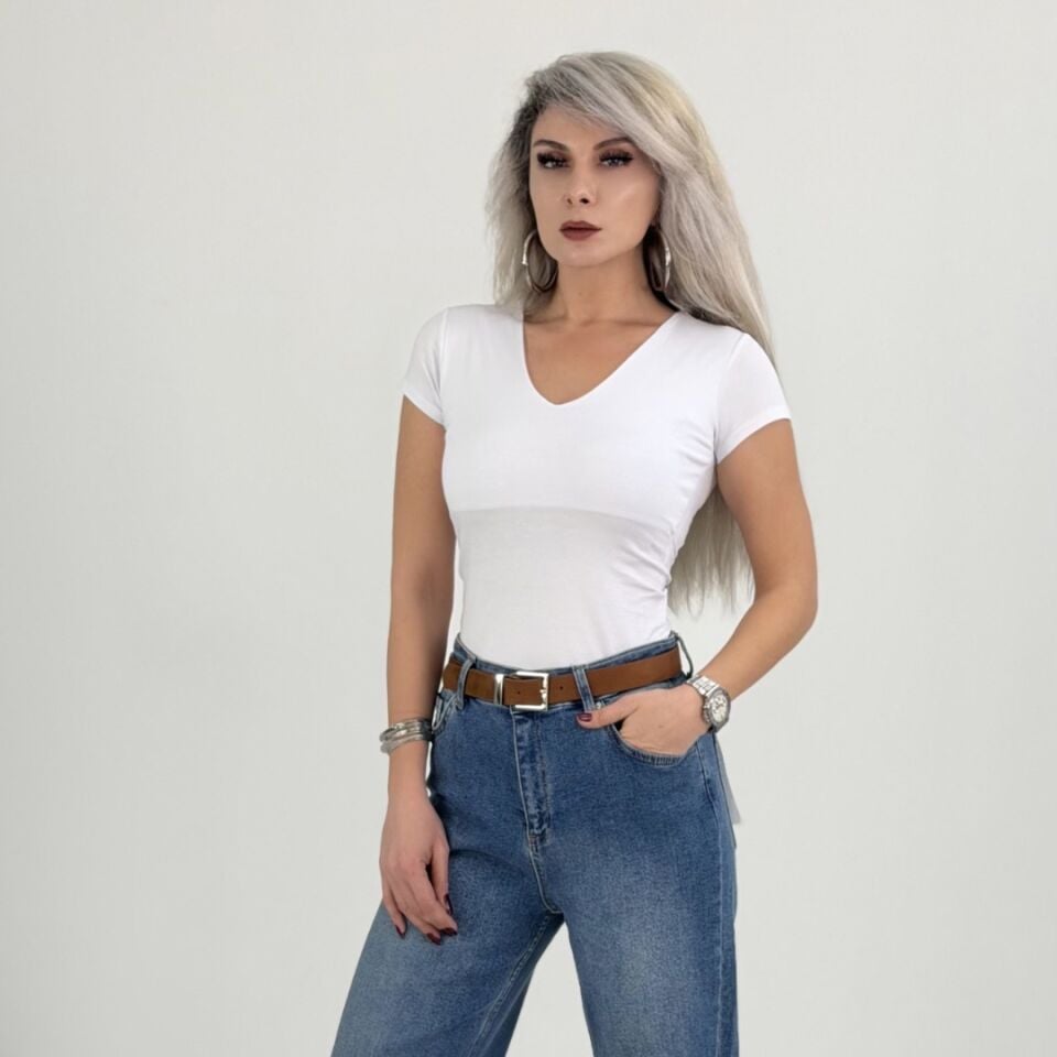 Beyaz V Yaka Basic Kadın Tişört – Çift Kat Tok Kumaş Slim Fit