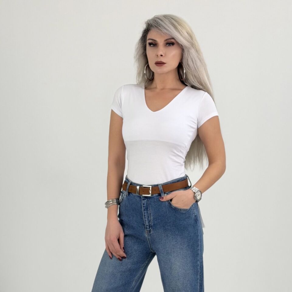Beyaz V Yaka Basic Kadın Tişört – Çift Kat Tok Kumaş Slim Fit
