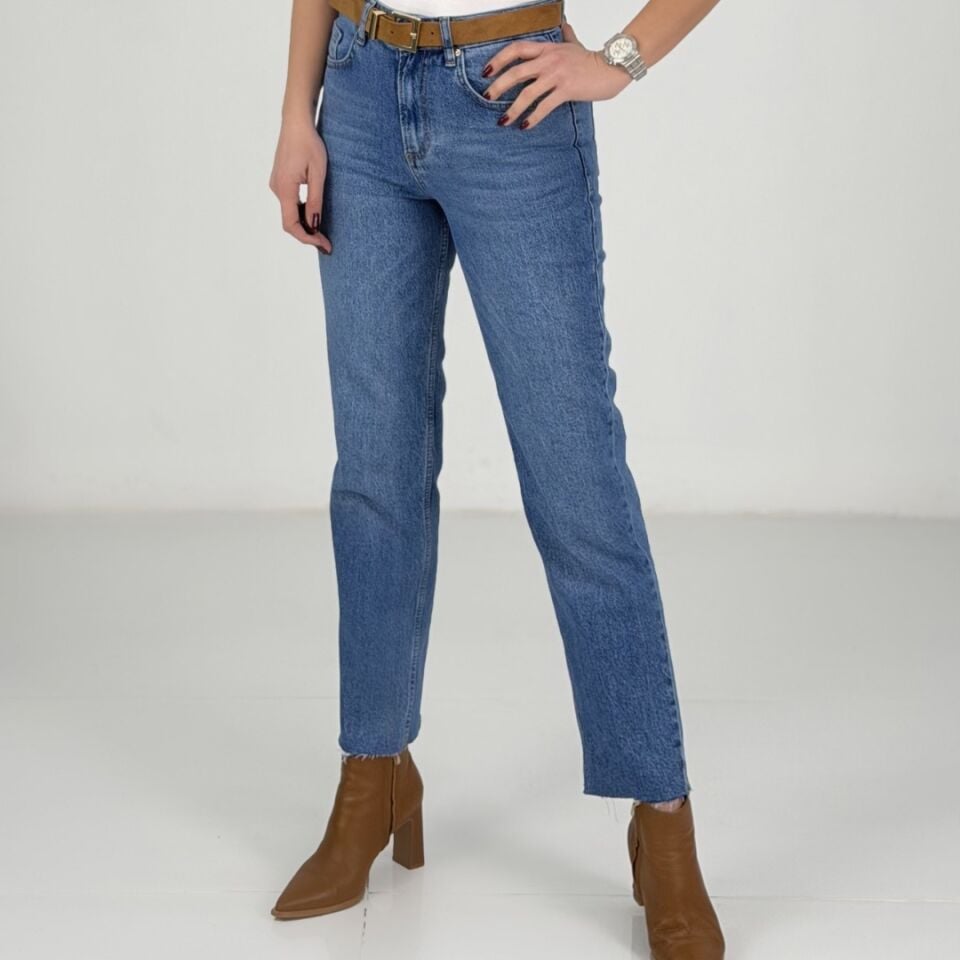 Mavi Yüksek Bel Kemerli Mom Jean Pantolon