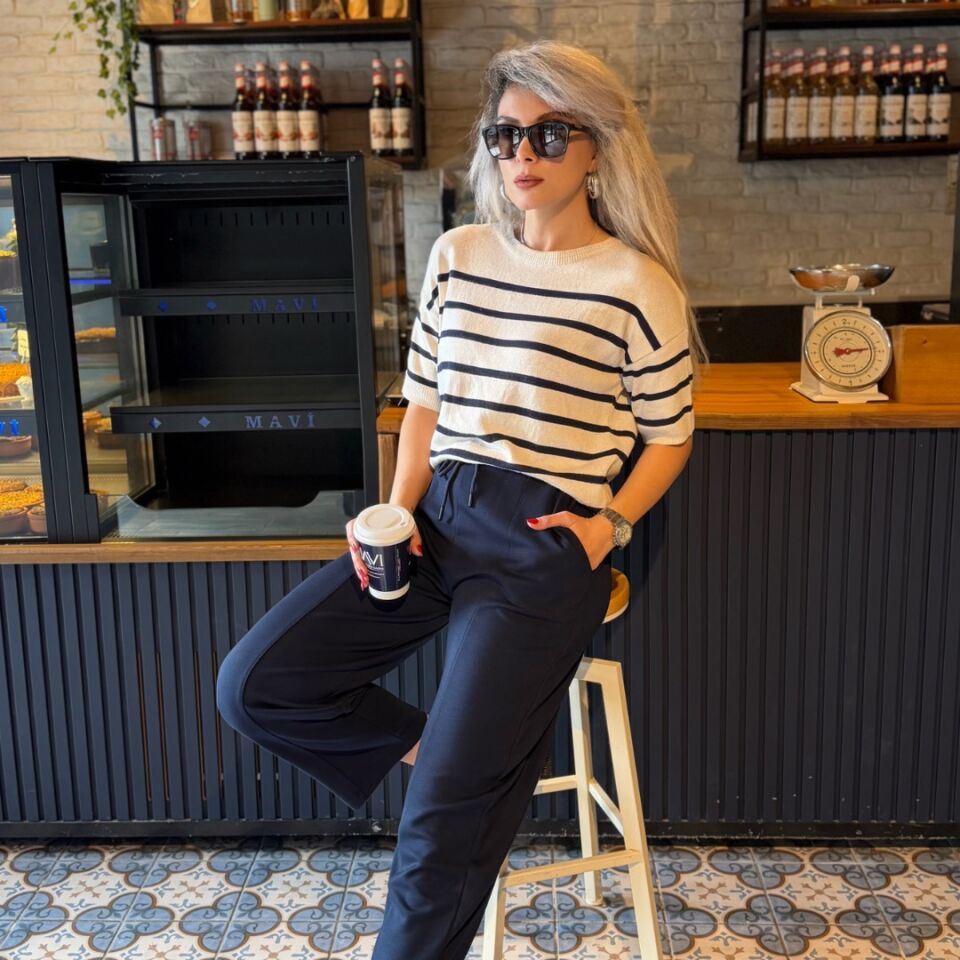 Krem Çizgili Kısa Kol Triko Bluz