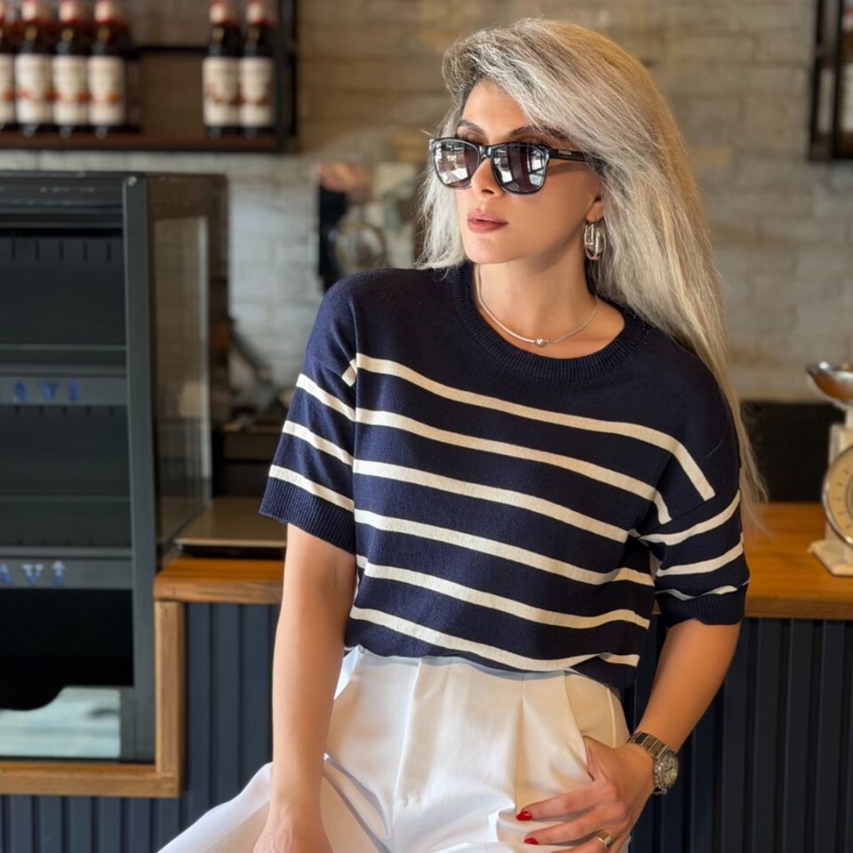 Lacivert Çizgili Kısa Kol Triko Bluz