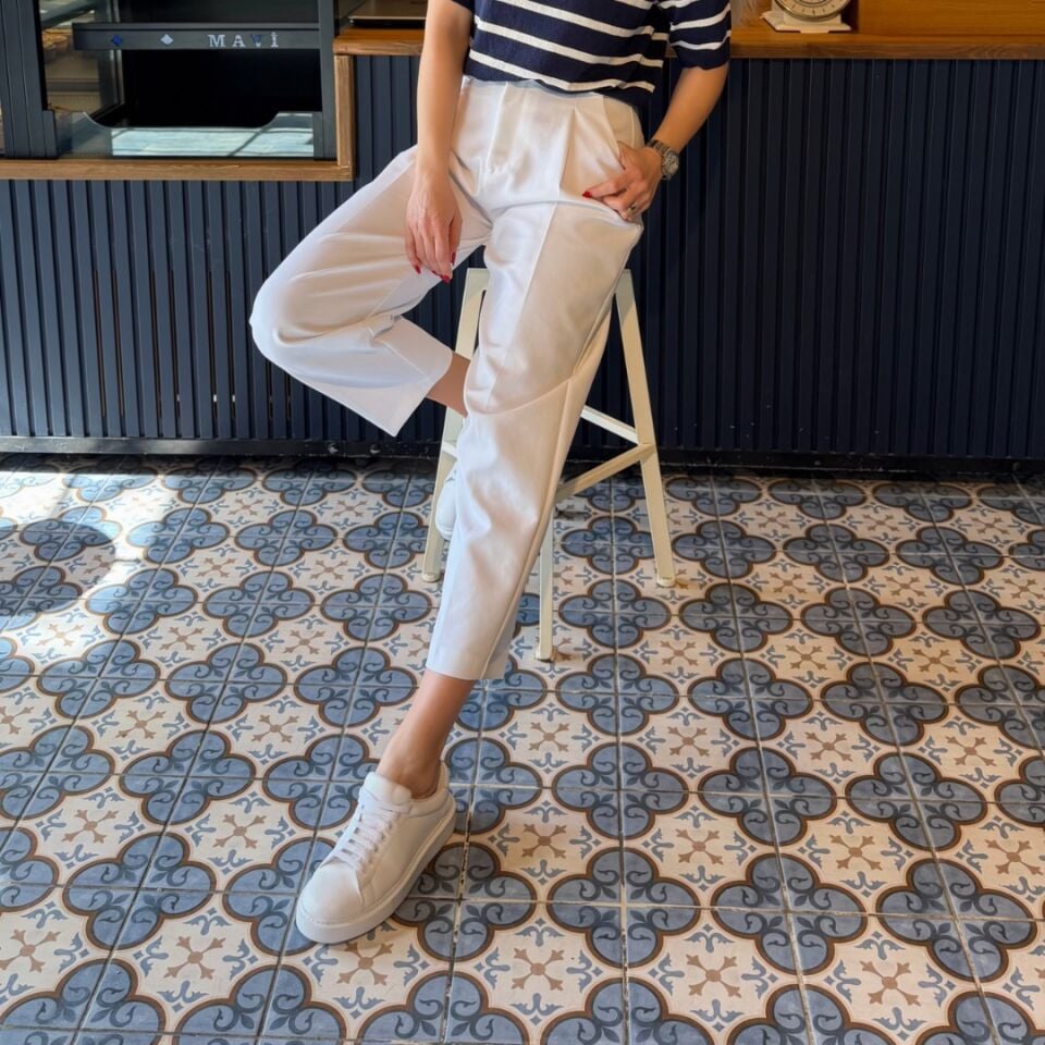 Beyaz Kemerli Havuç Pantolon