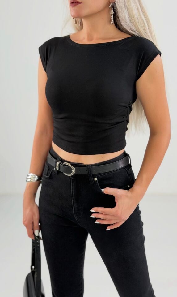 Beyaz Yanları Büzgülü Kısa Kollu Crop Bluz