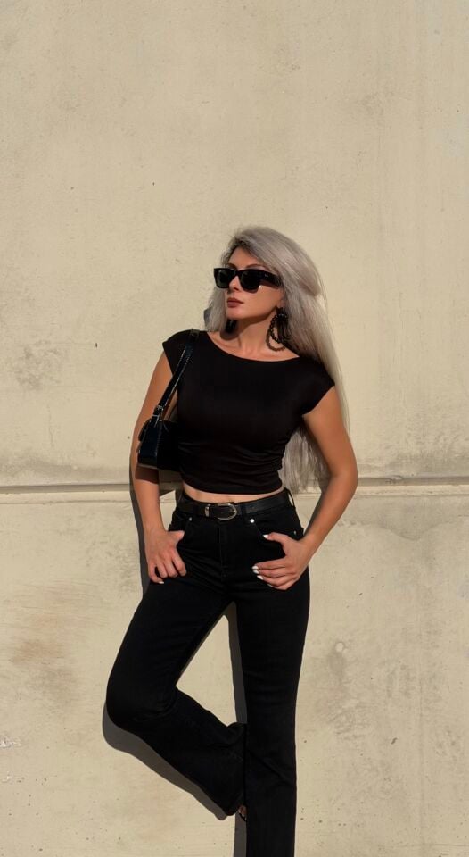 Beyaz Yanları Büzgülü Kısa Kollu Crop Bluz