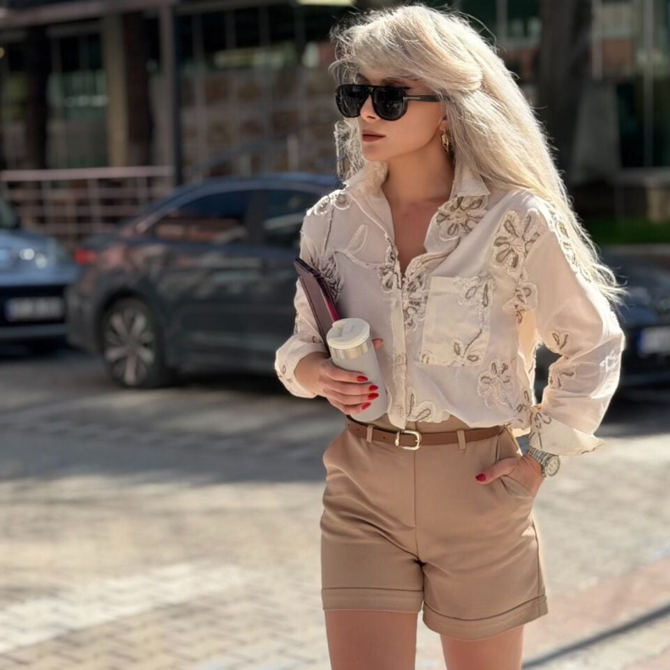 Bej Güpür Çicek Detaylı Gömlek