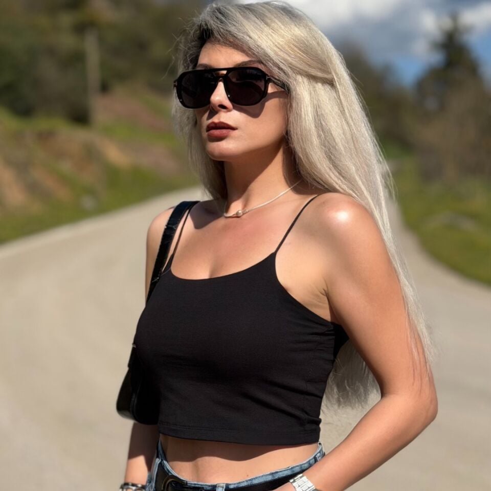 Siyah İp Askılı Likralı Penye Kumaş Crop Atlet