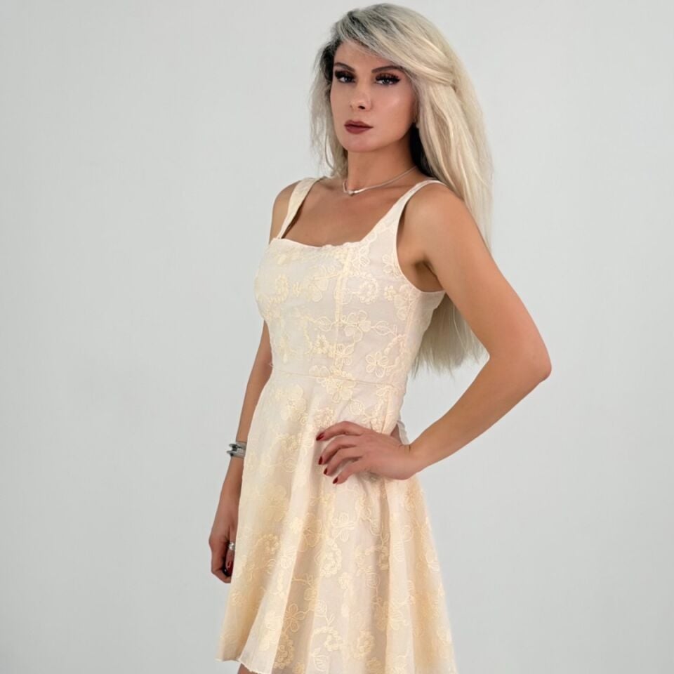 Bej Güpür Çiçek Detay Askılı Balon Mini Elbise