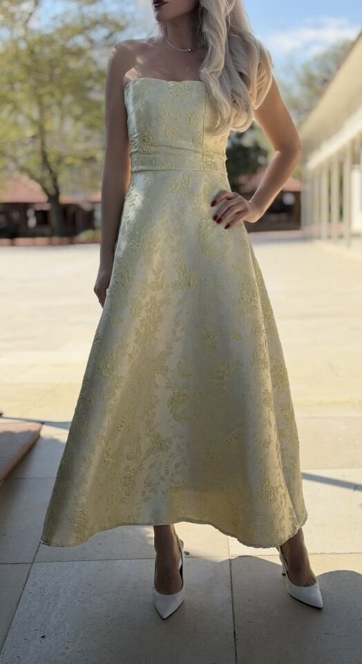 Sarı Straplez Çiçek İşlemeli Detay Midi Balon Elbise