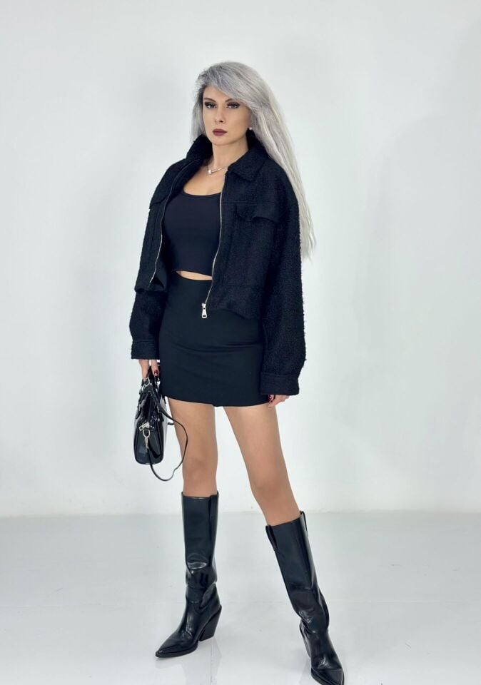 Siyah Likralı Arka Şort Görünümlü Şort Etek