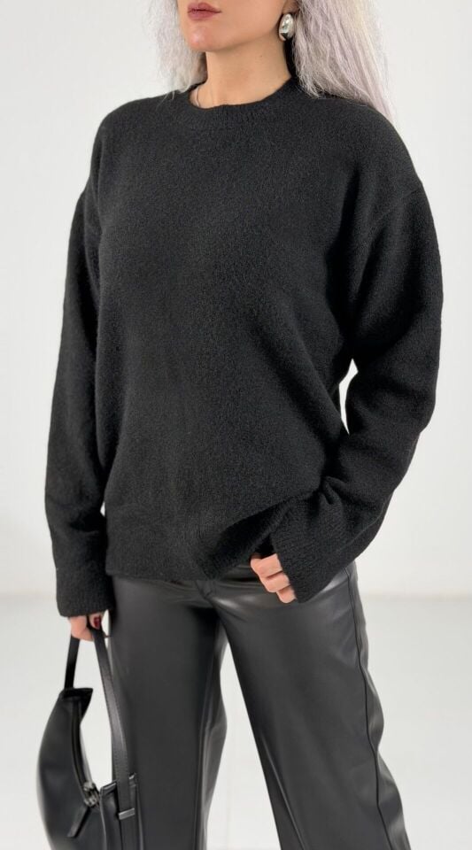 Siyah Bisiklet Yaka Yumoş Kazak