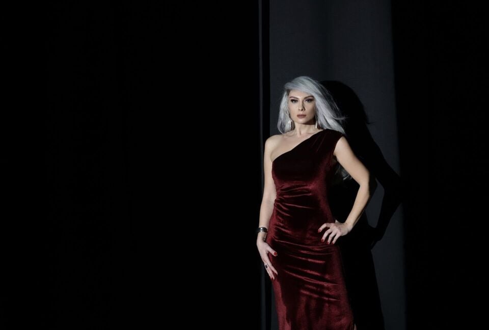 Bordo Tek Omuz Yan Yırtmaç Detay Midi Elbise