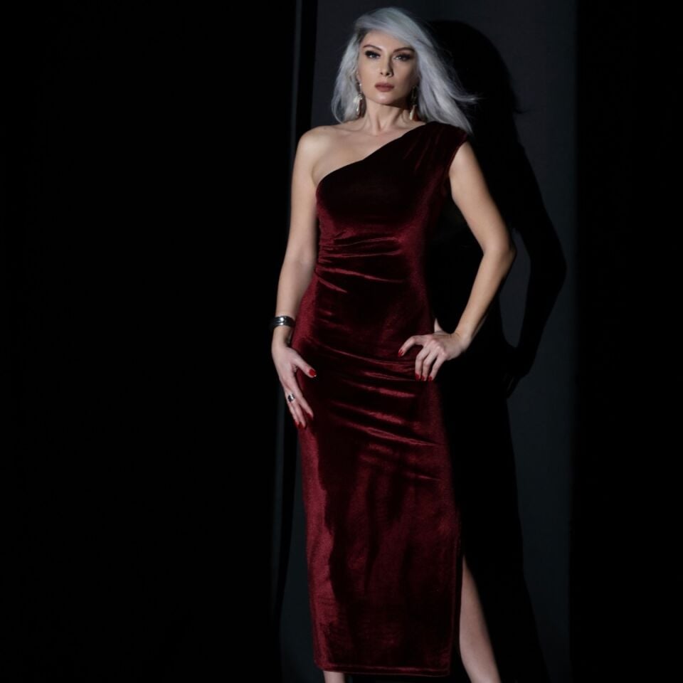 Bordo Tek Omuz Yan Yırtmaç Detay Midi Elbise