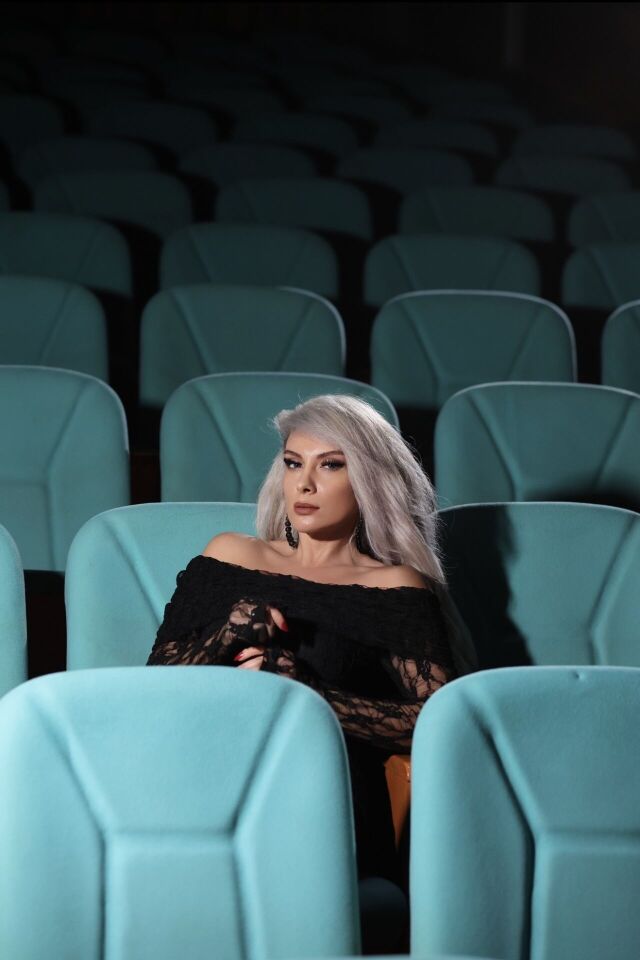 Siyah Madonna Yaka Dantelli Maxi Boy Elbise