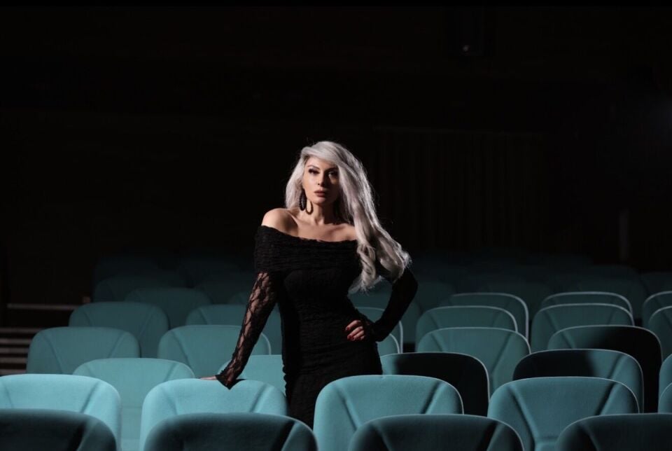 Siyah Madonna Yaka Dantelli Maxi Boy Elbise