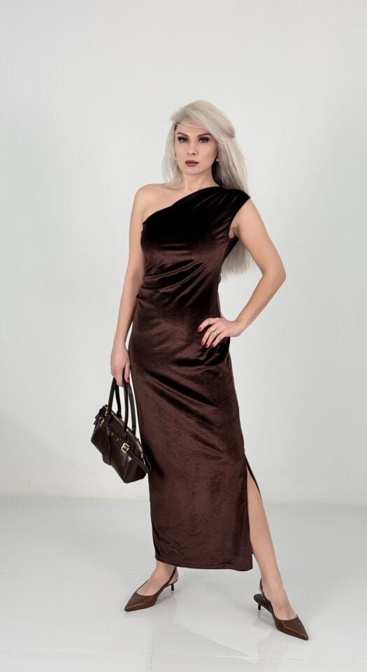 Kahve Kadife Tek Omuz Yan Yırtmaç Midi Elbise