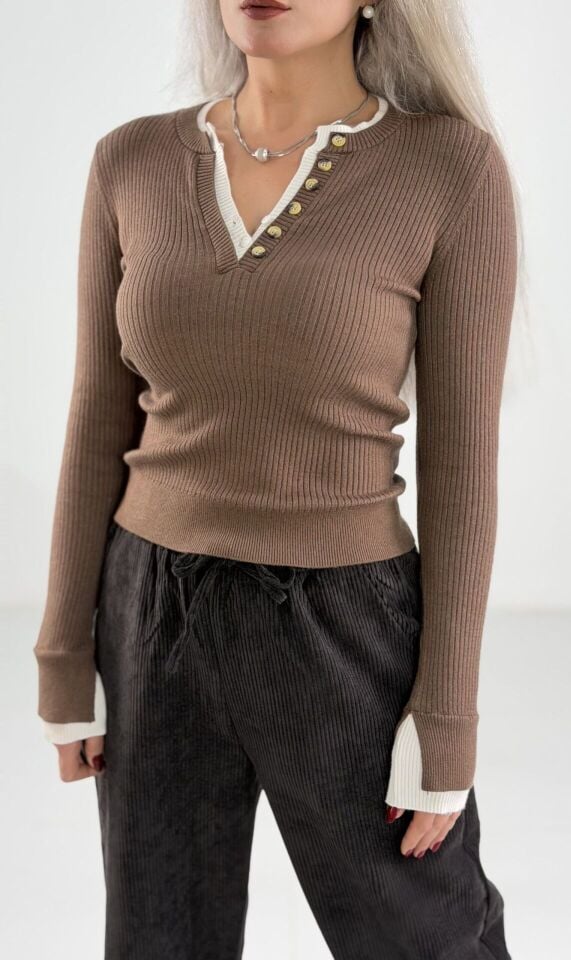 Kahve Fitilli Düğme Detaylı V Yaka Uzun Kollu Triko Bluz