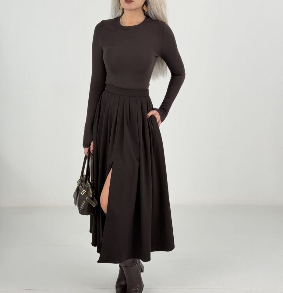 Kahve Ön Yırtmaç Detay Pileli Midi Etek