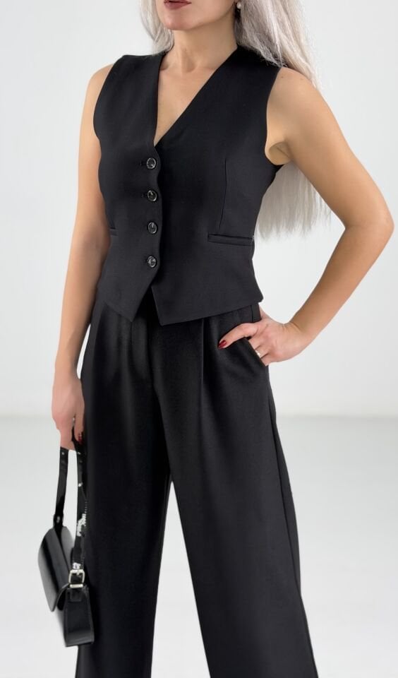 Siyah V Yaka Düğmeli Yelek