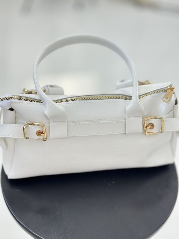 Beyaz Kadın El ve Omuz Çantası – Kemer Detaylı, Fermuarlı, Günlük & Şık