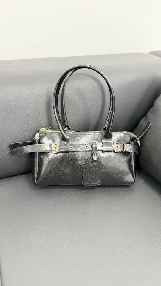 Siyah Kadın Kemer Detaylı Rugan Görünümlü El ve Omuz Çantası(Kopya)