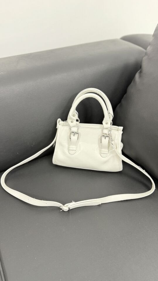 Beyaz Kadın Mini El ve Omuz Çantası – Çapraz Askılı Şık Günlük Çanta
