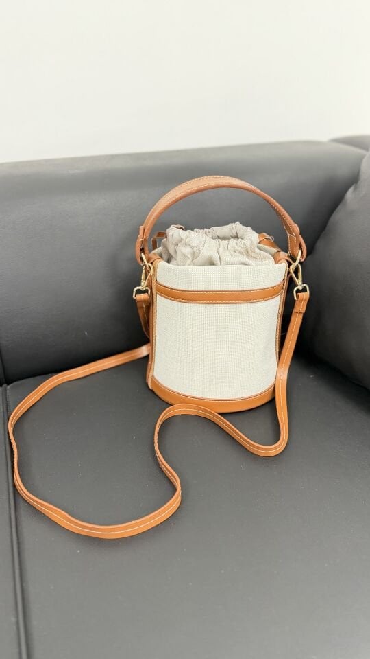 Camel Detaylı Kadın Hasır Görünümlü Büzgülü Bucket Çanta – Ayarlanabilir Askılı