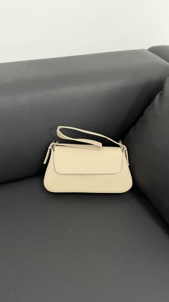 Bej Minimal Kapaklı Omuz ve Çapraz Askılı Kadın Çanta